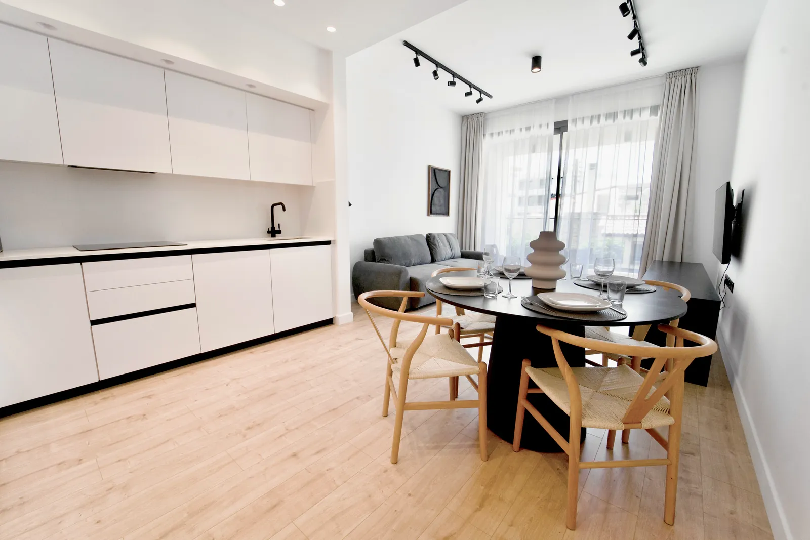 KABU 102 — Living area