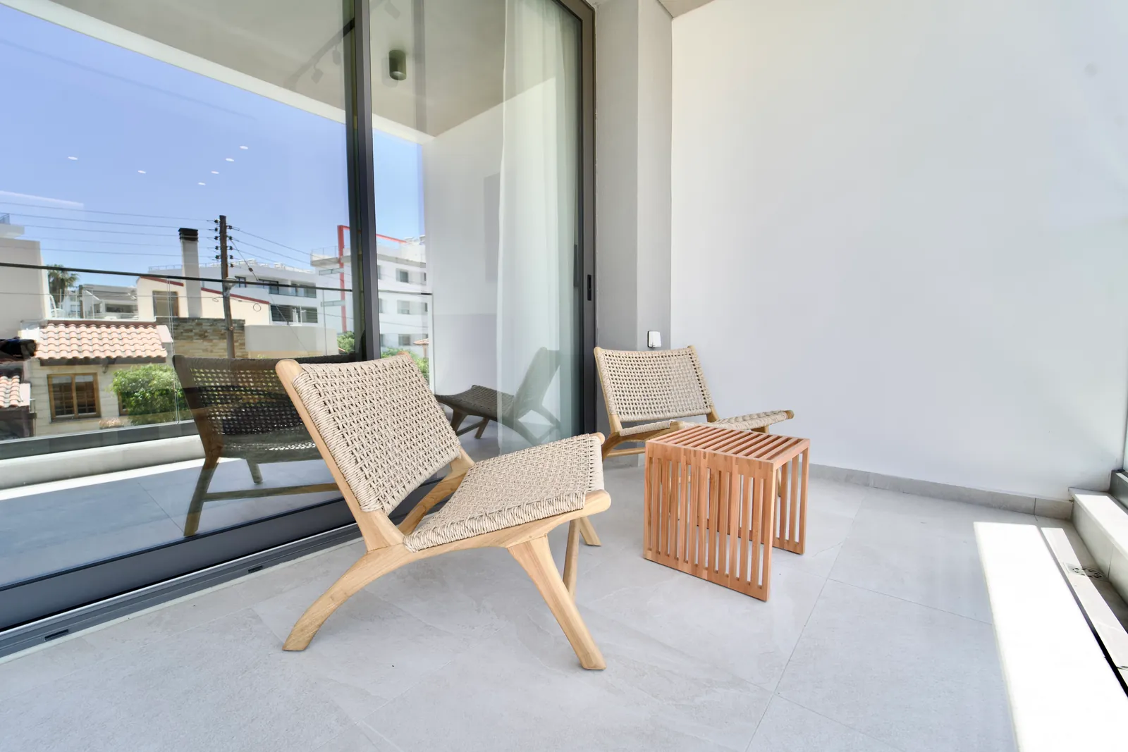 KABU 102 — Balcony view