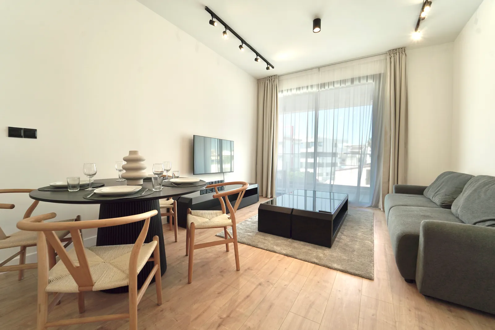 KABU 203 — Dining area